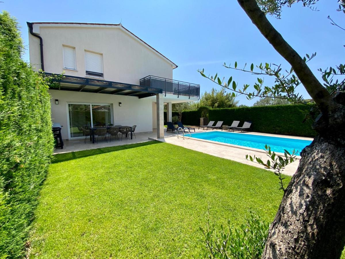 Villa Divina With Private Heated Pool Pula Exterior photo