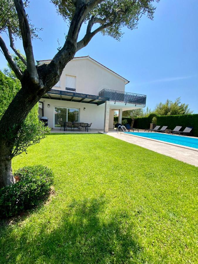 Villa Divina With Private Heated Pool Pula Exterior photo